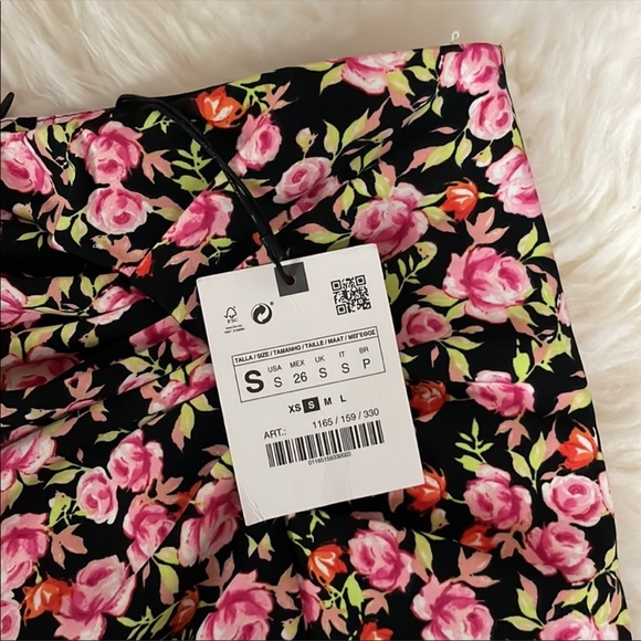 SUMMER/SPRING ZARA FLORAL MINI SKIRT SIZE S - Picture 3 of 3